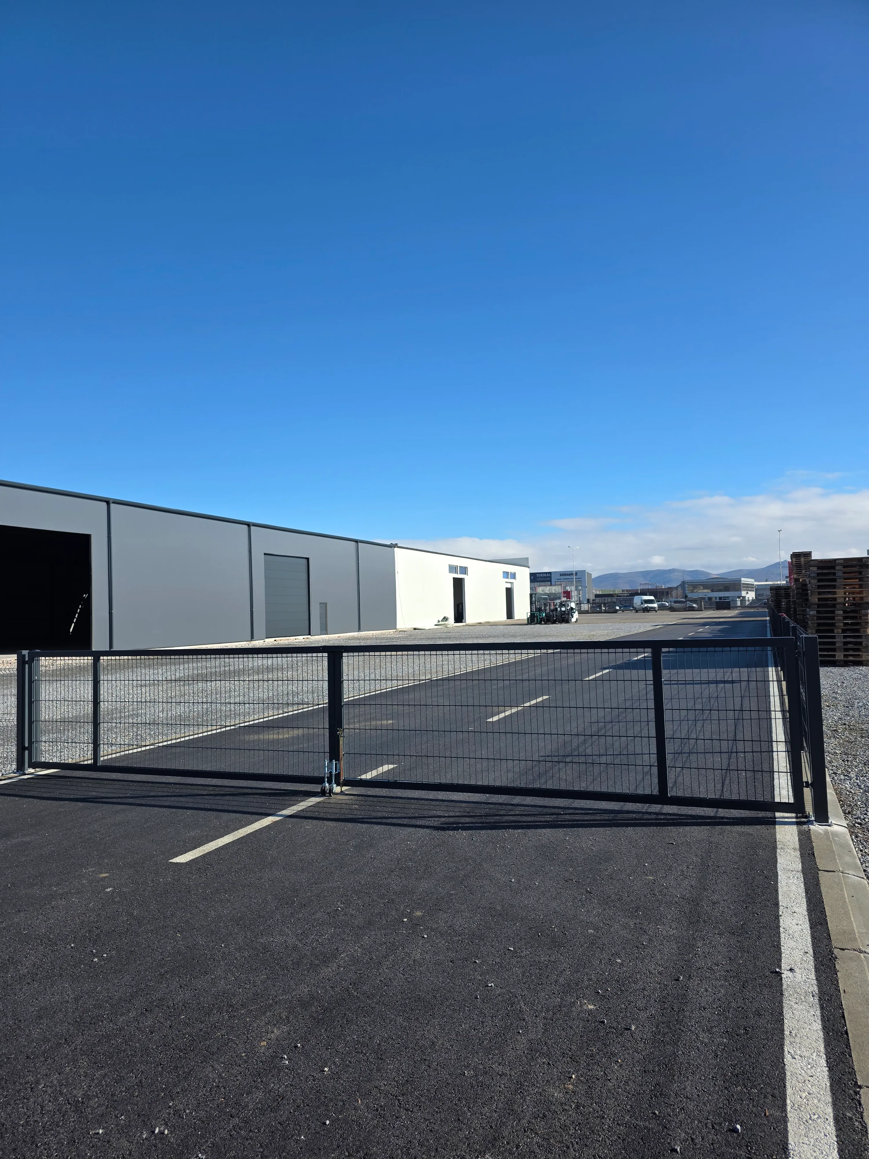 Aksesorë montimi dhe portë