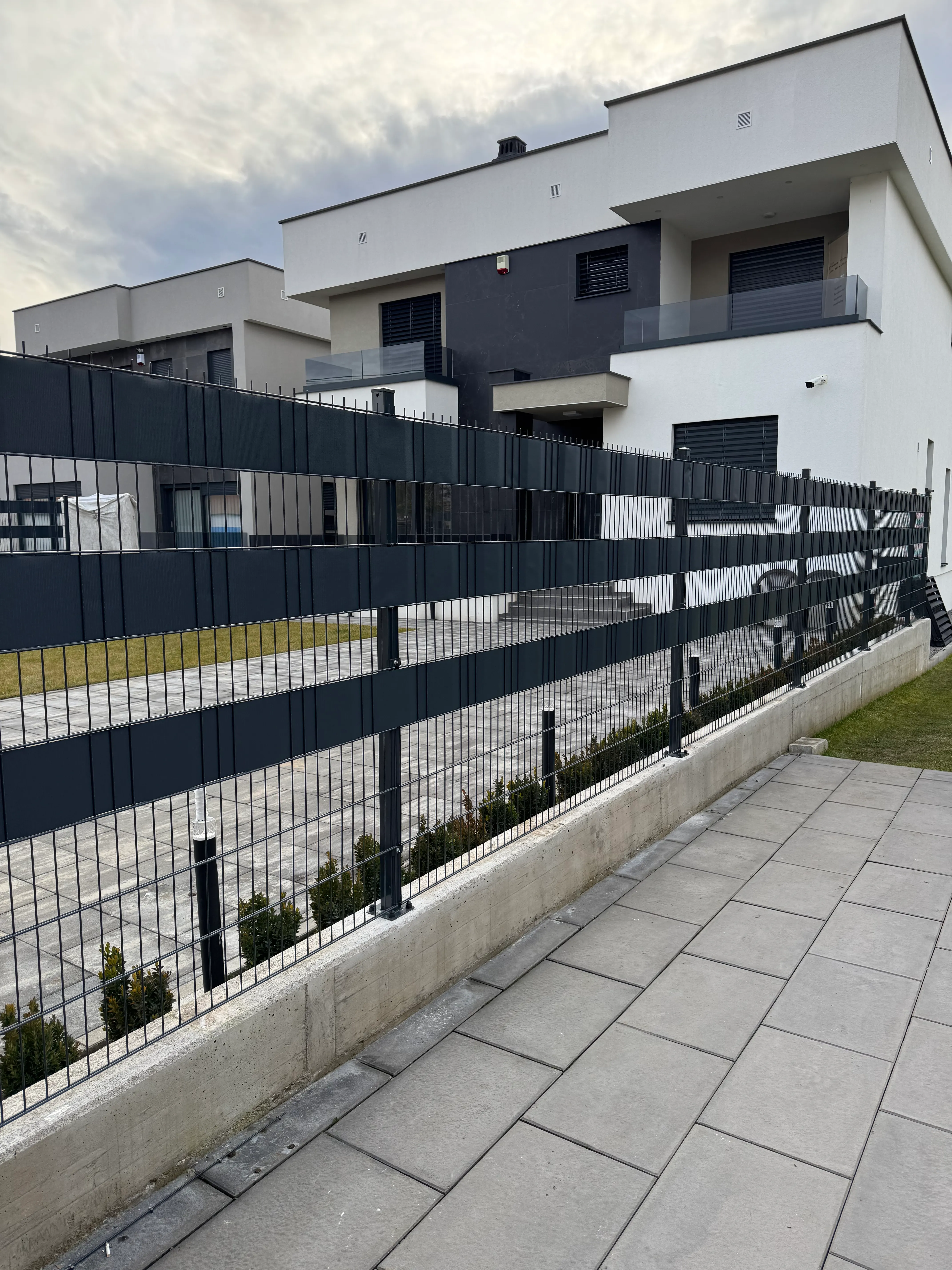 Rrethimi i Vilës Moderne — Ferizaj